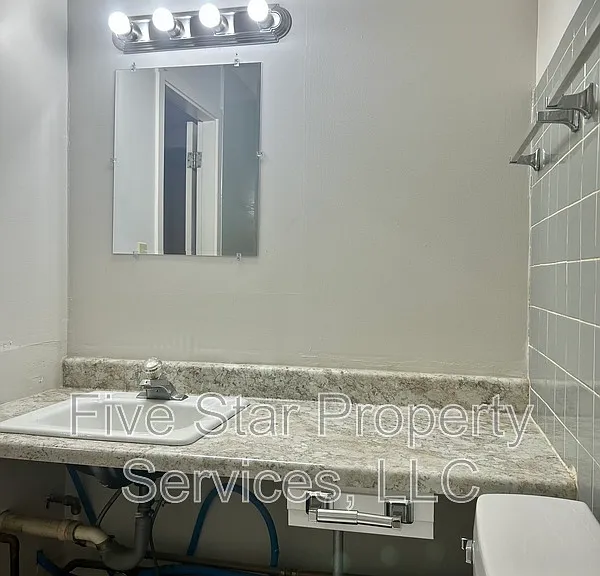 1025 S 5th St — Photo 11