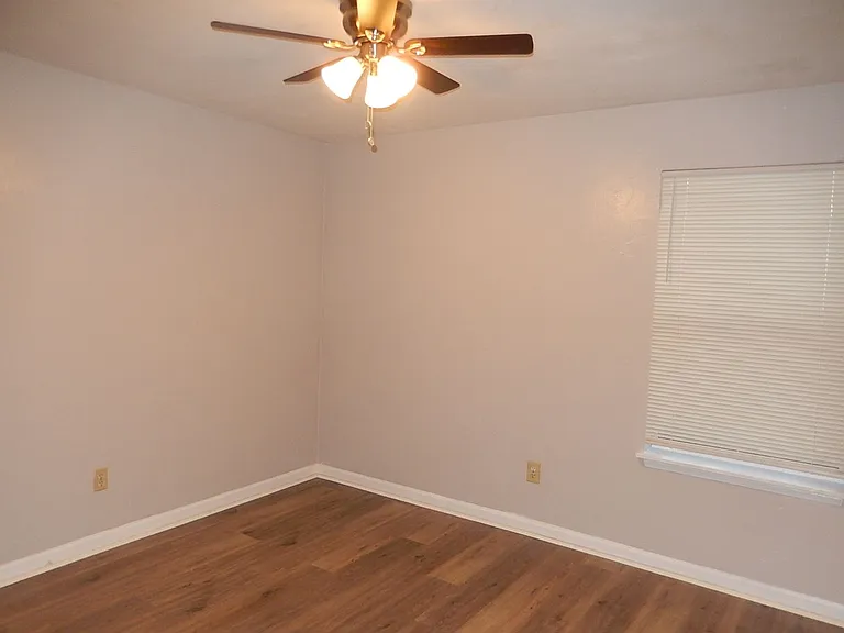 2334 Sylvan Ct — Photo 11