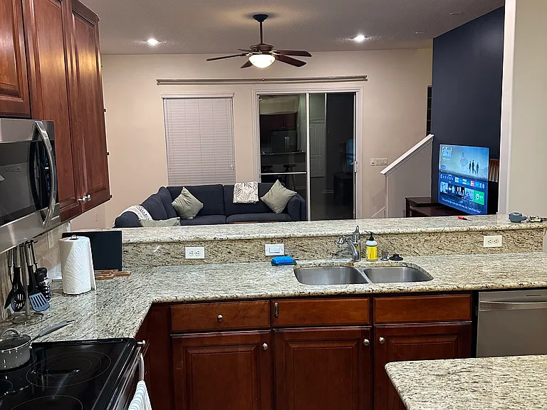 2037 Chaucer Ln — Photo 11