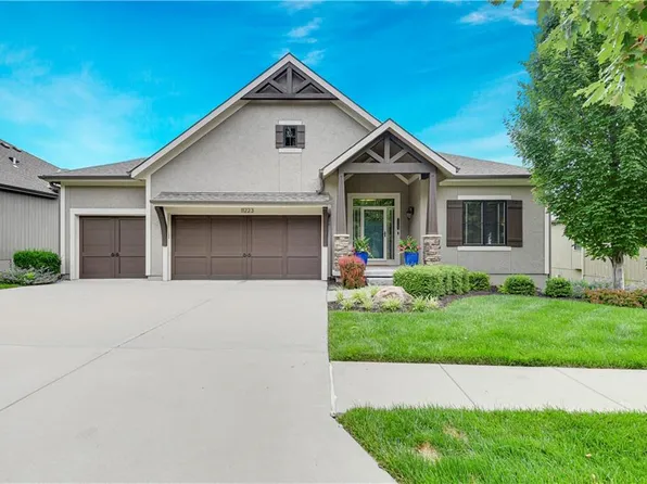 11223 S Montclaire Dr, Olathe, KS 66061