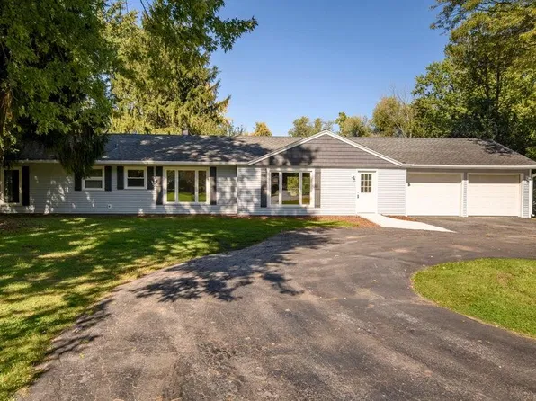 1428 W Fiesta LANE, Mequon, WI 53092