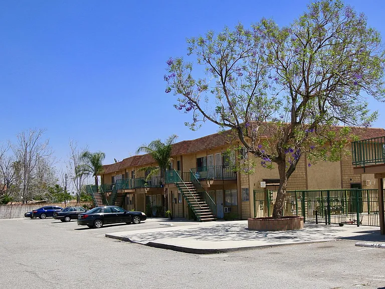 9125 Pepper Ave — Photo 1