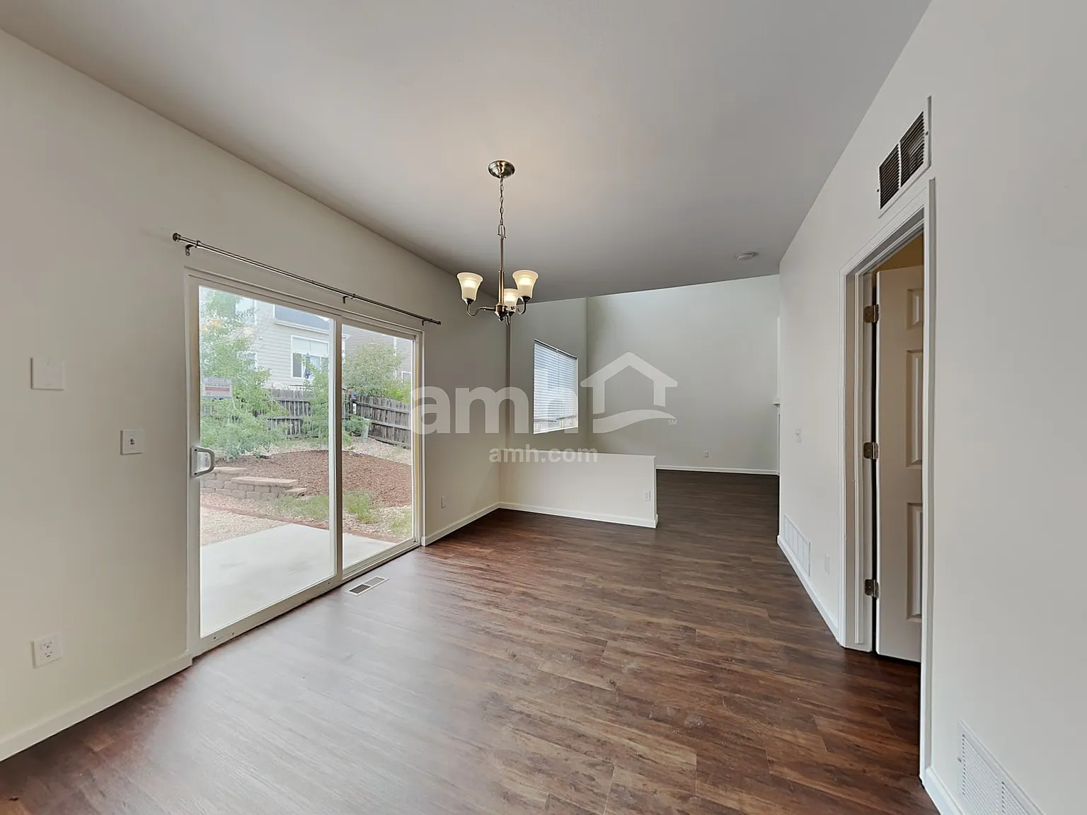 3 bed, 2.5 bath, 1839 sqft, $2,560 — Photo 4