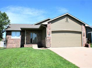 2803 N Rushwood Dr, Augusta, KS 67010