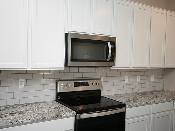 3rd image of 15420 W Edgemont Ave