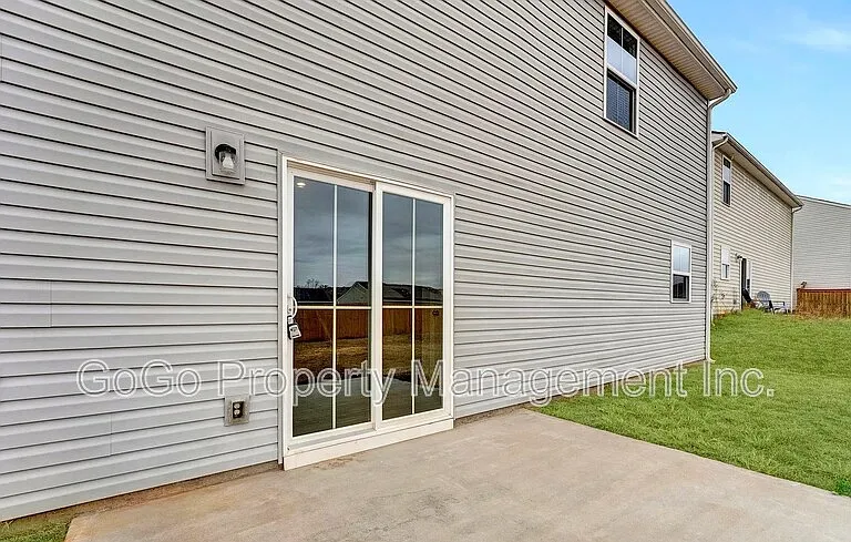 8 Torrington Dr — Photo 20