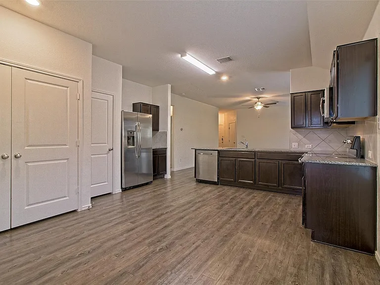 108 Circle Way — Photo 16