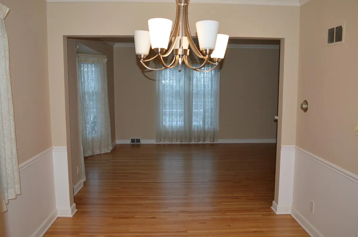 4 bed, 2.5 bath, 2633 sqft, $2,600 — Photo 4