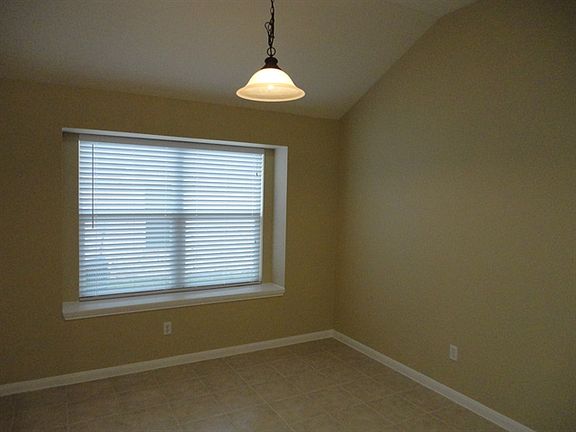 5th image of 275 Goldenrod