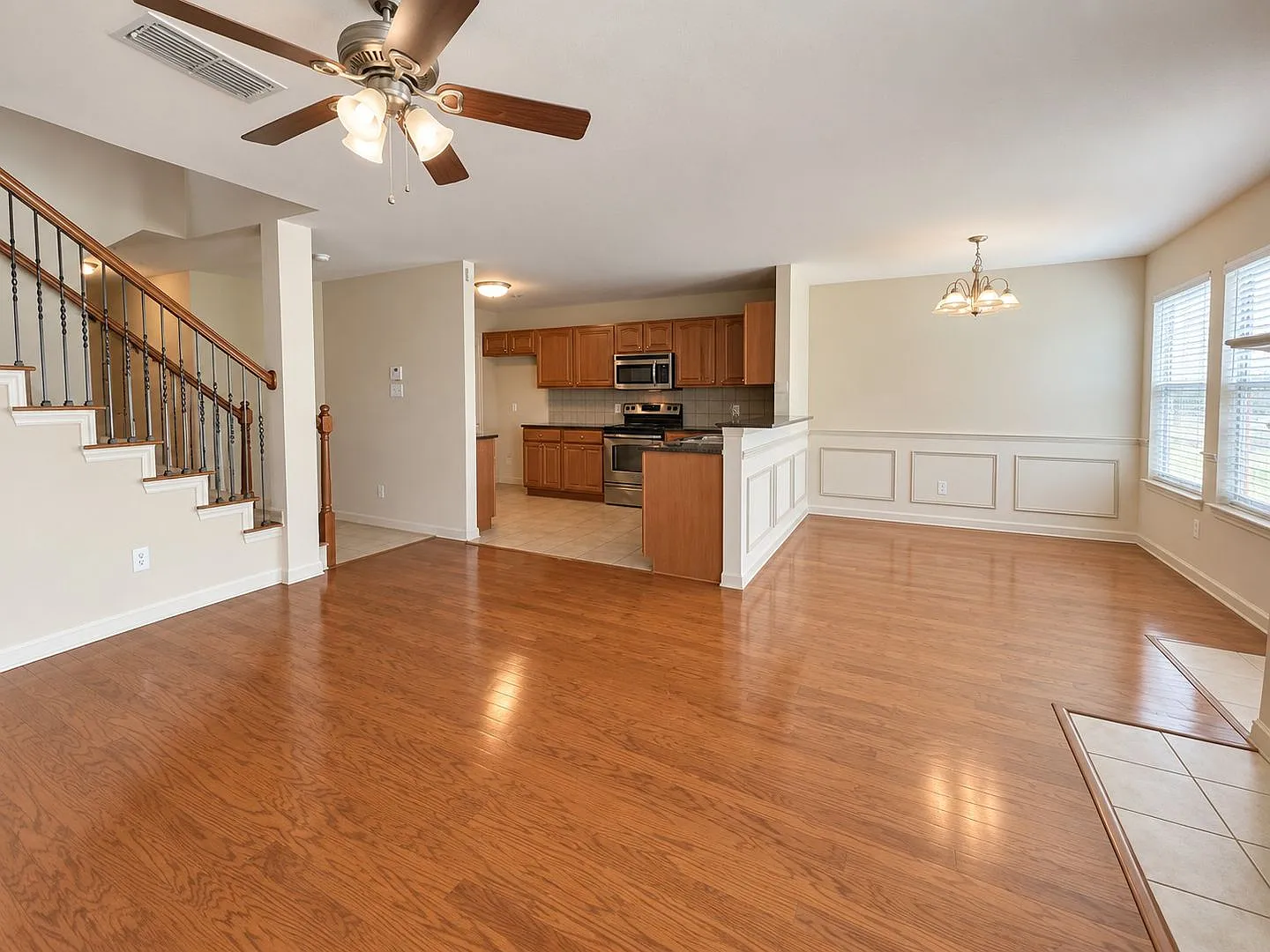 Gorgeous 3 bedroom Townhome for rent in Euless! — Photo 3