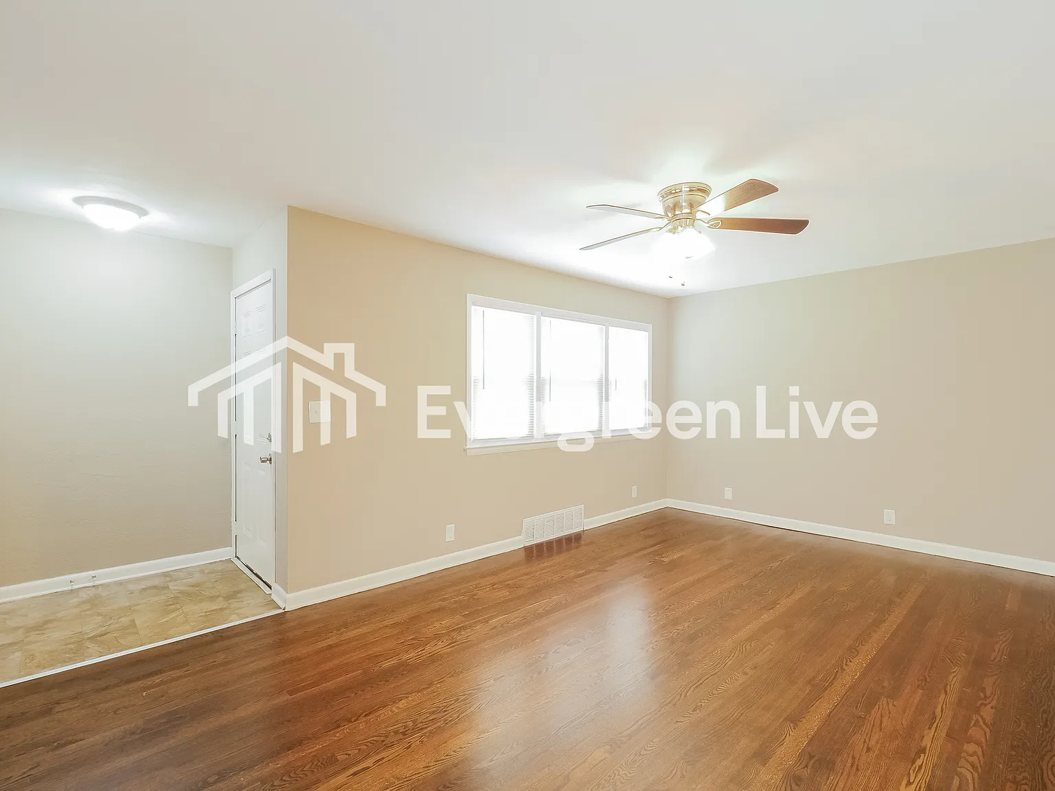 3 bed, 1.0 bath, 1288 sqft, $1,345 — Photo 3