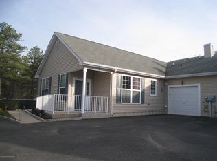 27 Walkabout Ct, Whiting, NJ 08759