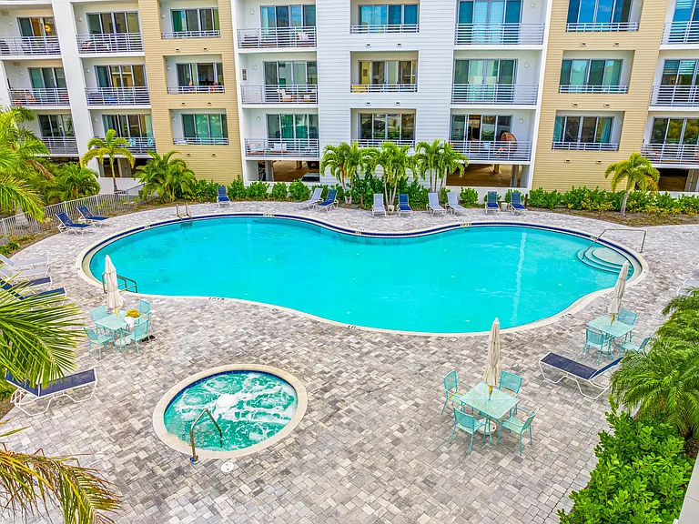 1709 N Tamiami Trl — Photo 25