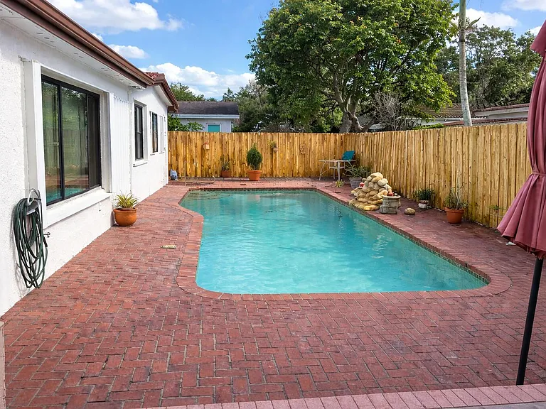 10478 NW 4th St — Photo 2