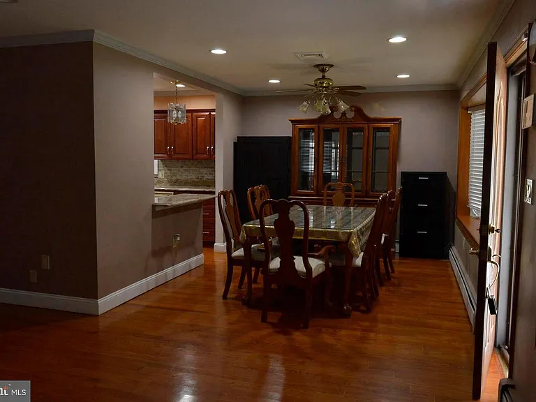 3131 Clive Ave — Photo 5