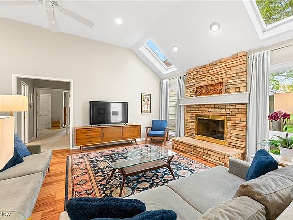 3rd image of 388 Muirfield Dr