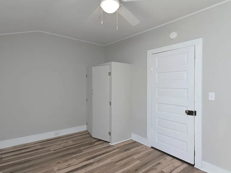 203 Augusta St — Photo 17