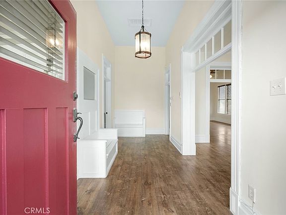 4th image of 1598 W 36th Pl