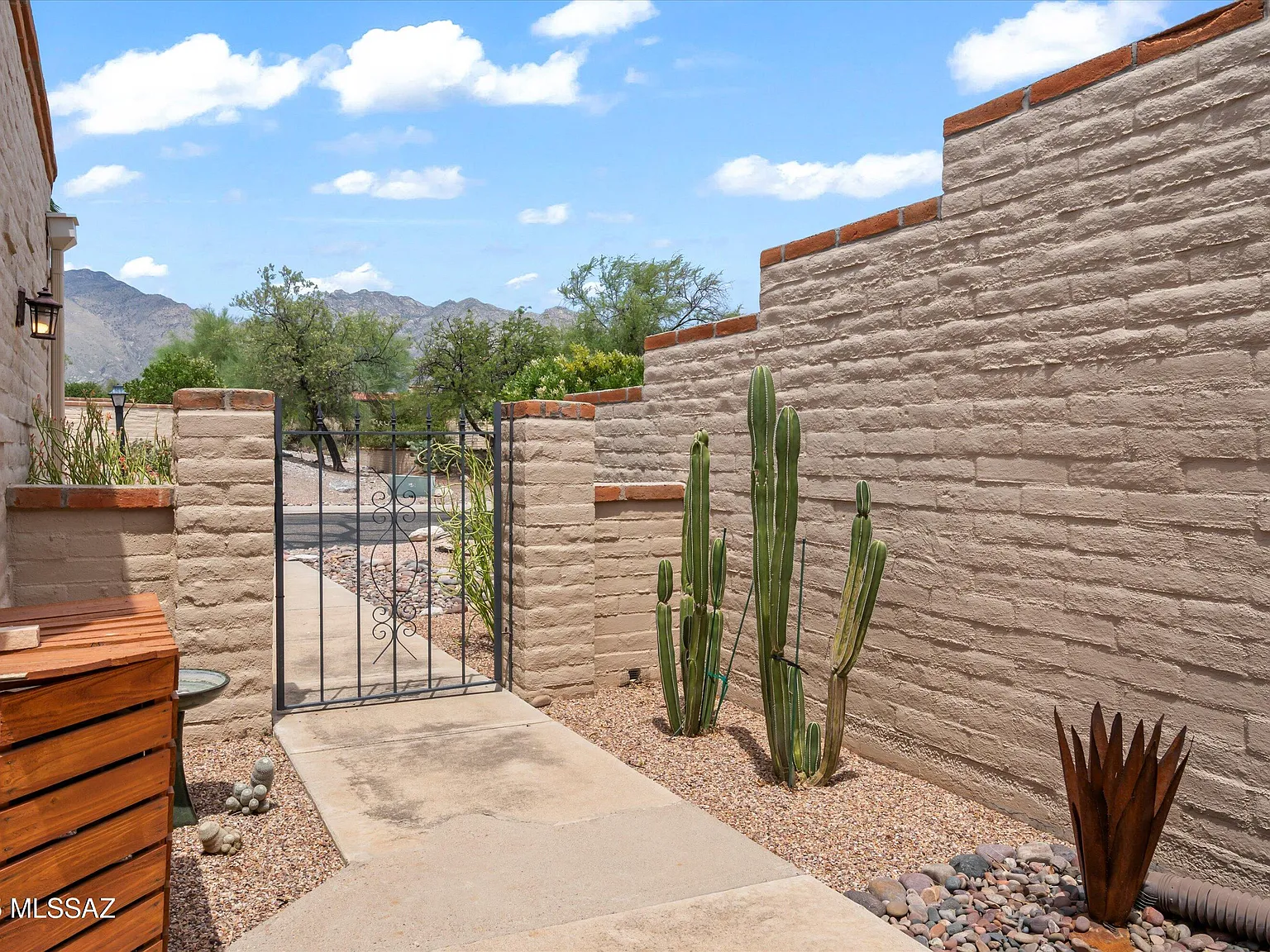 2 bed, 2.0 bath, 1486 sqft, $2,500 — Photo 2