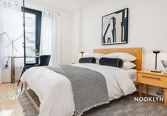 5th image of 250 Gold St #323