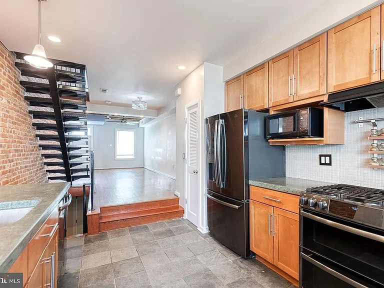 112 N Streeper St — Photo 9