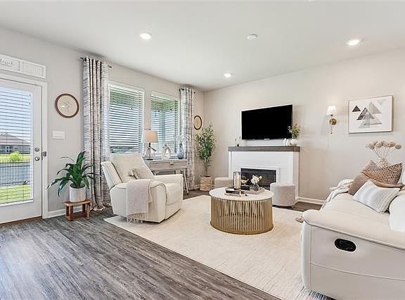 3rd image of 3415 Tide Wind Dr