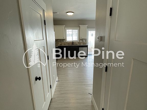 4th image of 690 Saturn Ave #B