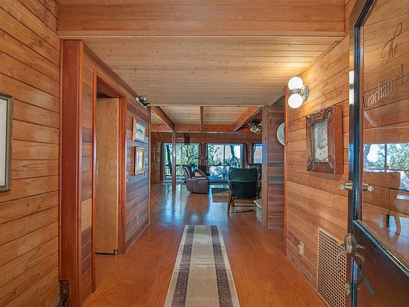 2nd image of 937 Toyon Mountain Ln