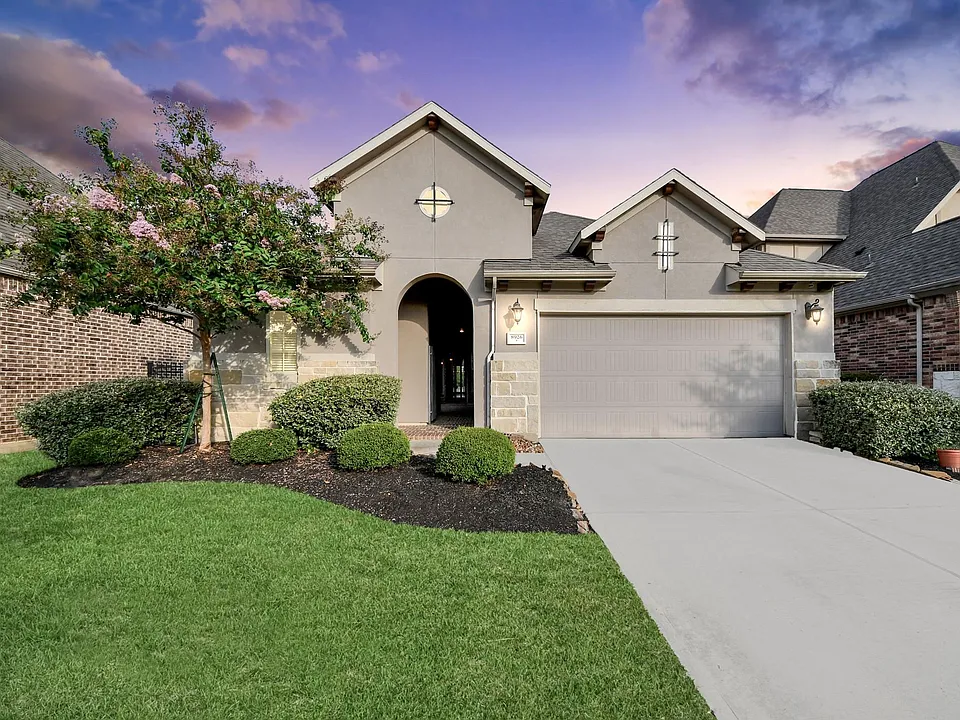 8926 Leaning Hollow Ln
