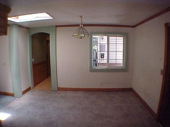 2nd image of 1000 Elm St