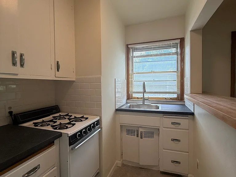 Highland Towers Apartments — Photo 13