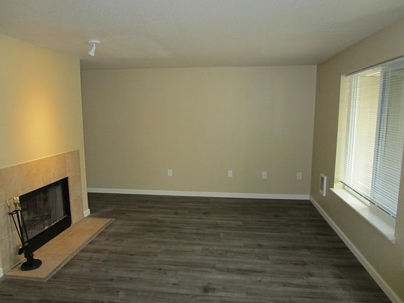 4th image of 6048 SE Drake St Unit 215