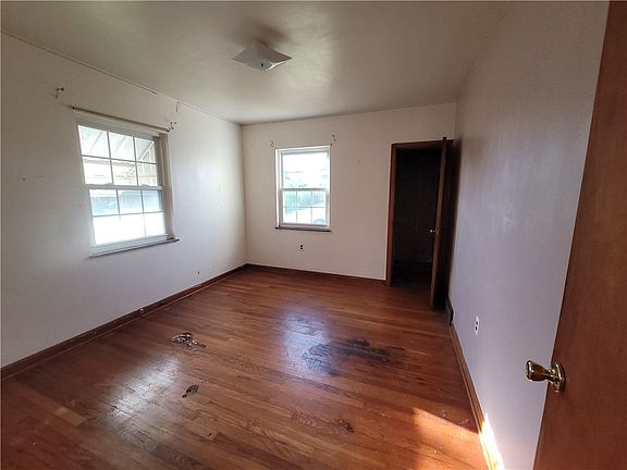 5th image of 2634 Chambers St