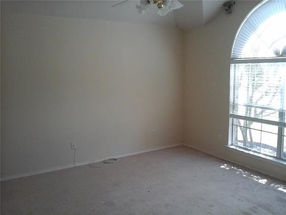 4th image of 714 Georgetown Dr