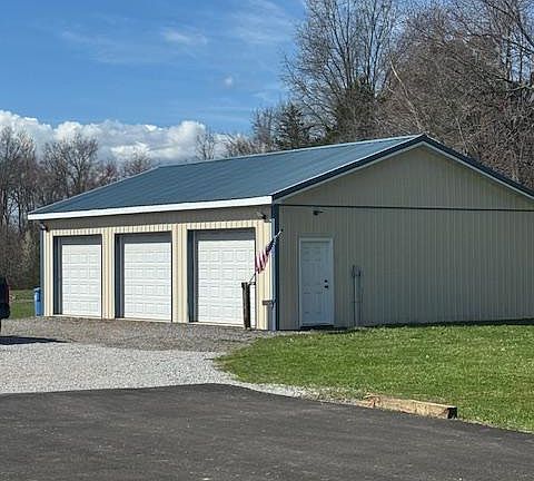 3rd image of 105 Saint Johns Rd W