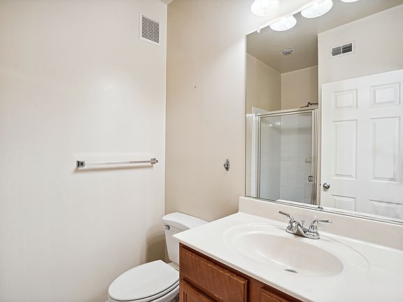 main level-bath-_dsc9237_06232023