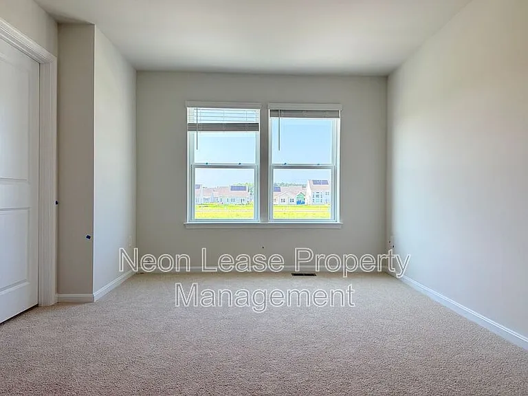 529 Colette St — Photo 12