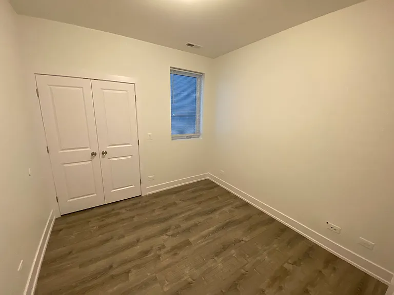 4418 N Austin Ave #101 — Photo 8