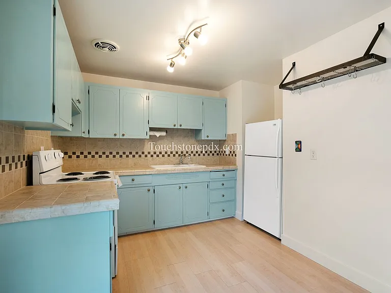 6718 SE Center St — Photo 10