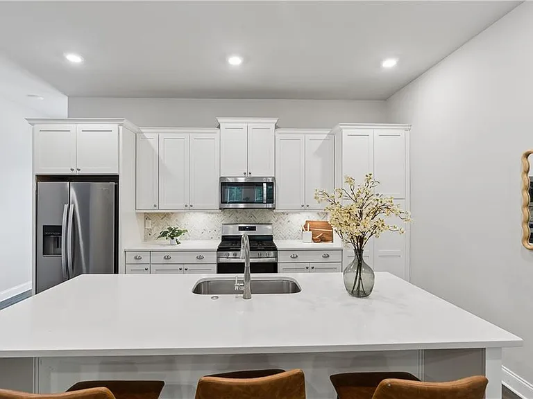 857 Constellation Dr — Photo 7