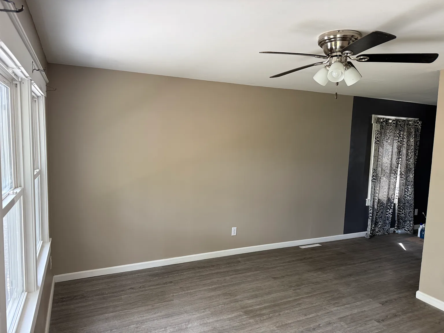 3 bed, 925 sqft, $1,500 — Photo 3