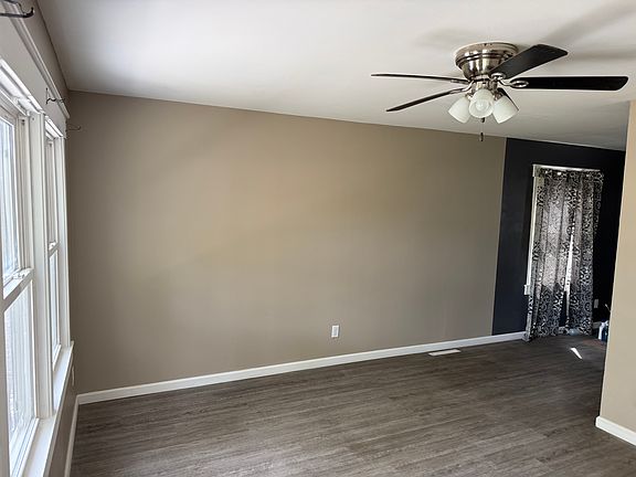 3rd image of 1003 N Highlands Dr
