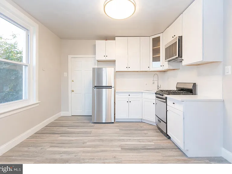 2434 E Dauphin St #3F — Photo 9