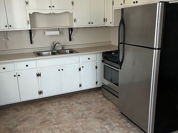 5th image of 831 E South Broadway Ave