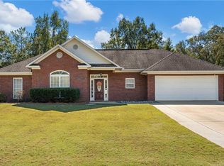 140 Meadowlark Dr, Smiths Station, AL 36877