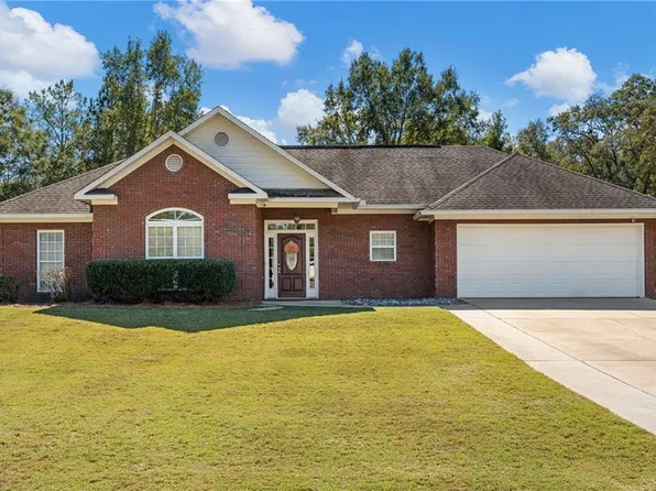 140 Meadowlark Dr, Smiths Station, AL 36877