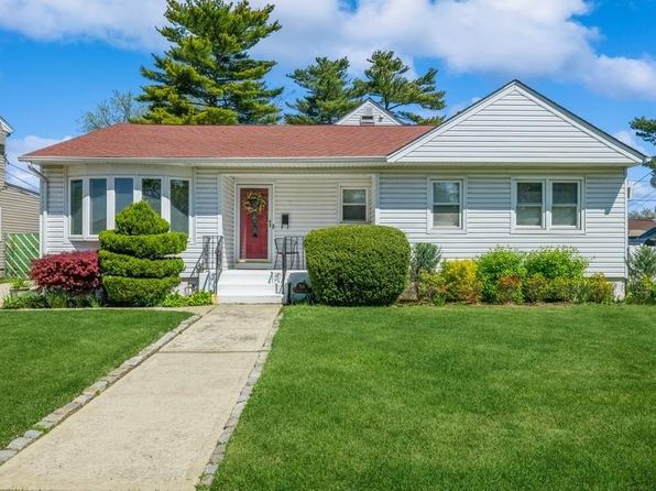 708 Seabury Avenue, Franklin Square, NY 11010