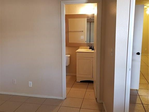 3rd image of 429 N Lamb Blvd