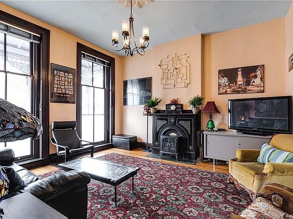 4th image of 518 Saint James St