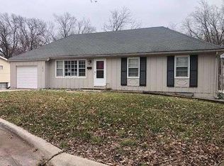 7813 Howe Dr, Prairie Village, KS 66208